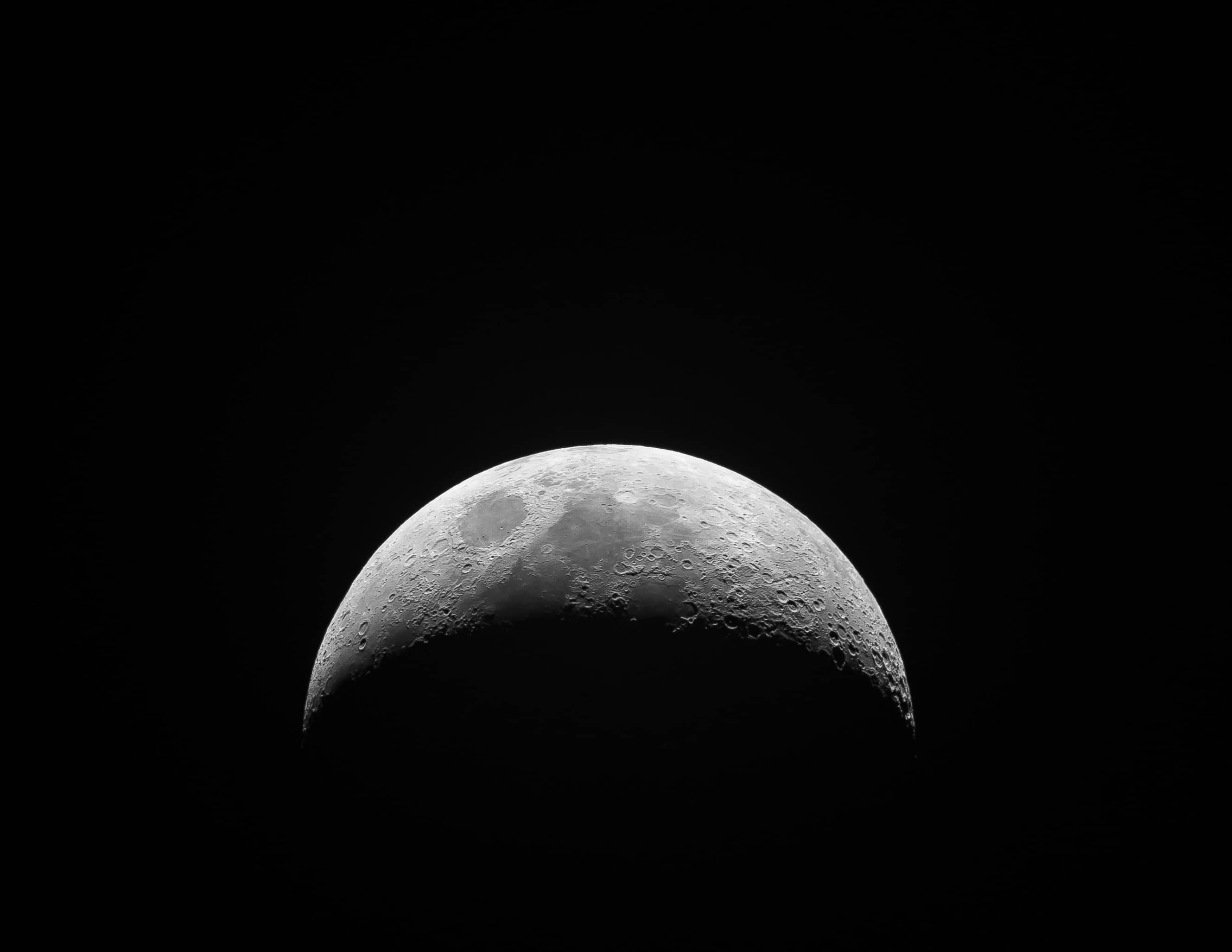 moon close up image