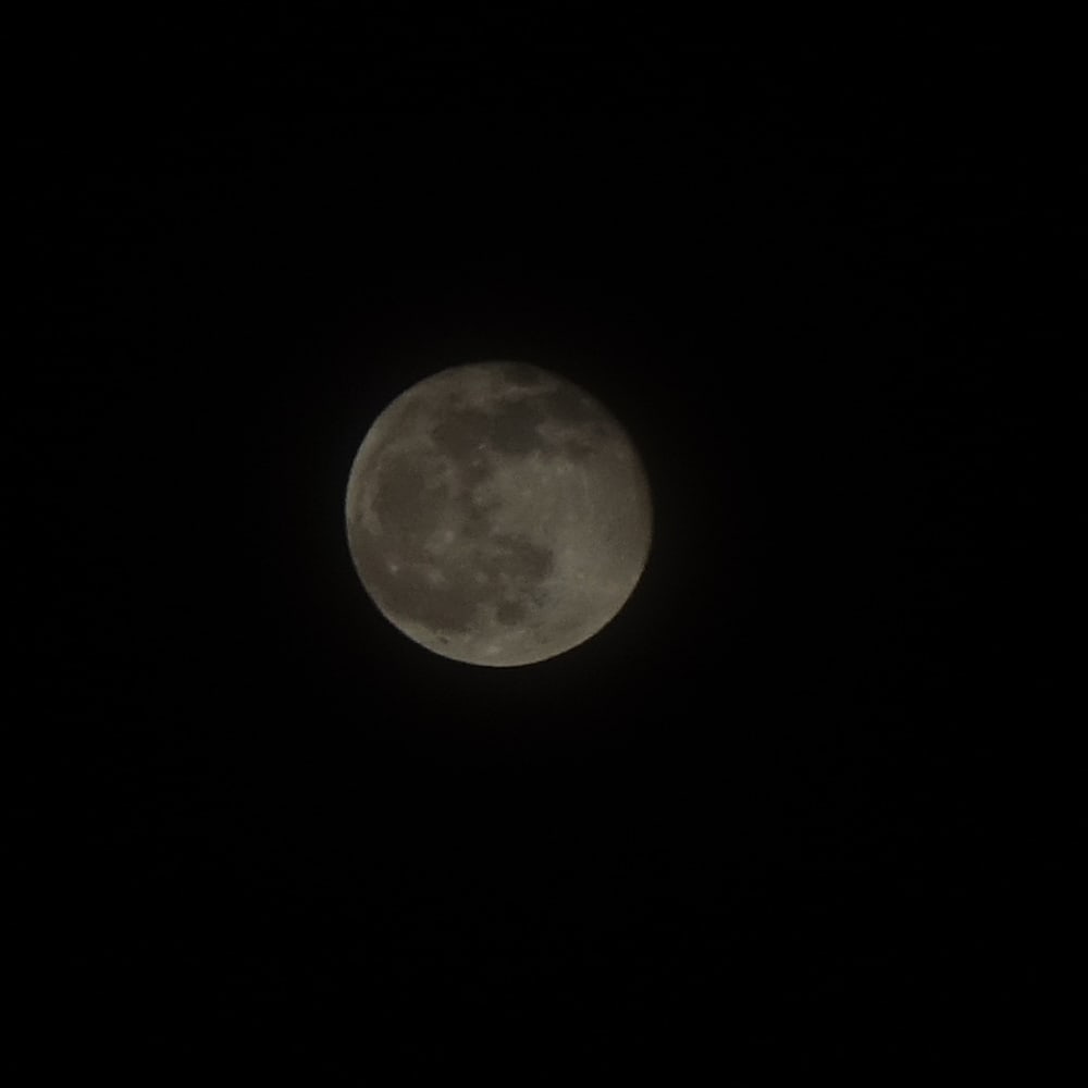 Moon closeup using the looney-11 rule