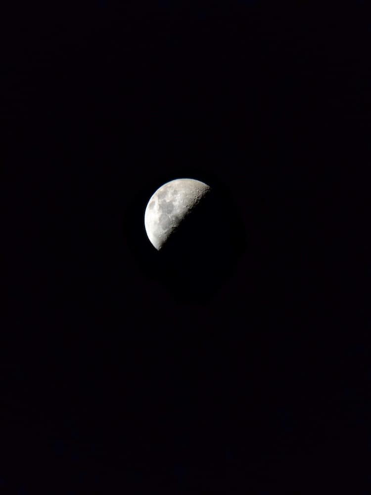 moon photographed with iphone and skywatcher 130p flextube
