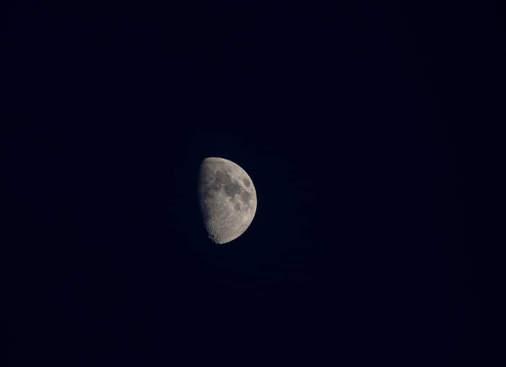 Single shot of Moon taken with Olympus E-PL6 micro four thirds mirrorless camera
