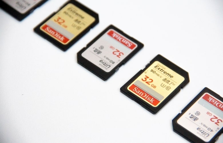 how many pictures does a 32gb micro sd card hold